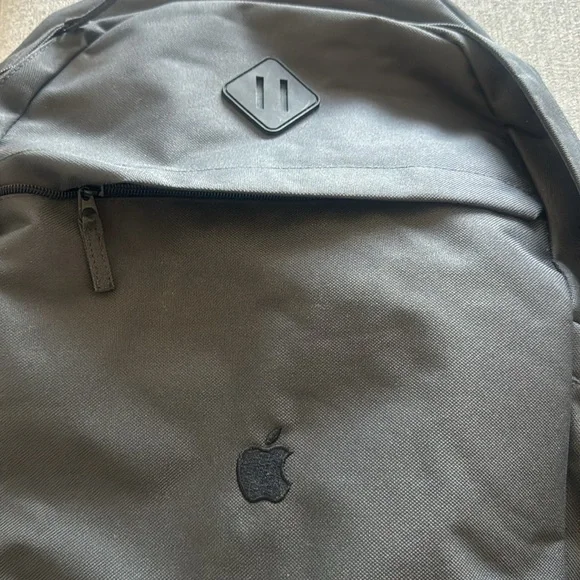 Computer backpack from Apple 🍎 - Picture 2 of 4